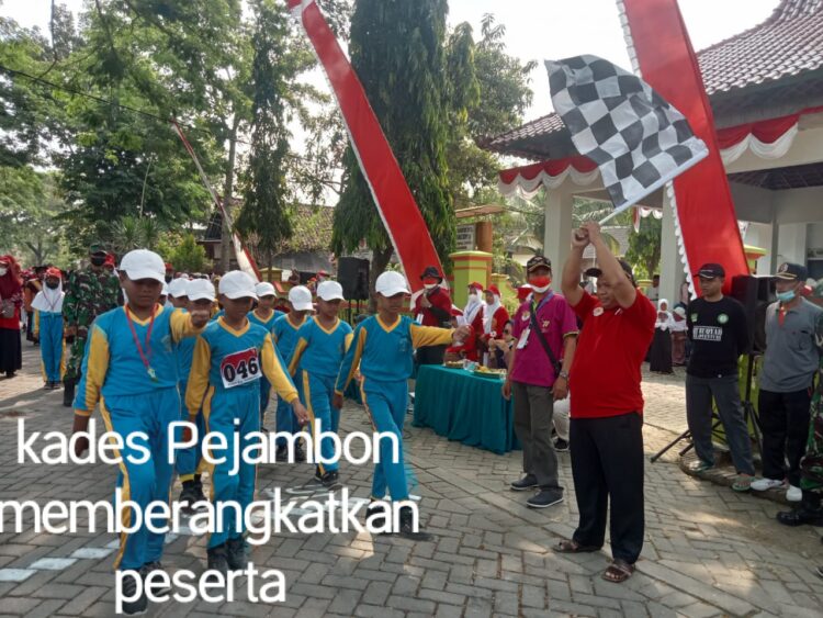 KADES PEJAMBON BERANGKATKAN PESERTA GERAK JALAN HUT RI Ke 77 KECAMATAN SUMBERREJO