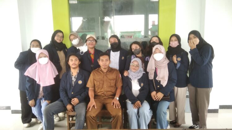 MAHASISWA UNESA LAKUKAN KEGIATAN PLK DI PEJAMBON