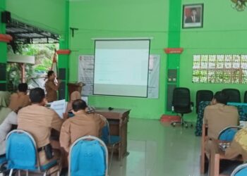 PEJAMBON URUTAN PERTAMA PAPARAN APBDes KEC SUMBERREJO