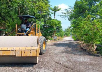 KEGIATAN PROYEK BKKD JALAN BETON DESA PEJAMBON BERJALAN LANCAR