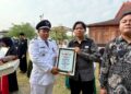 TIGA PULUH WARGA DESA PEJAMBON DAPAT PENGHARGAAN DARI KEPALA DESA